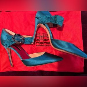 BRAND NEW Carolina Herrera Teal Pumps